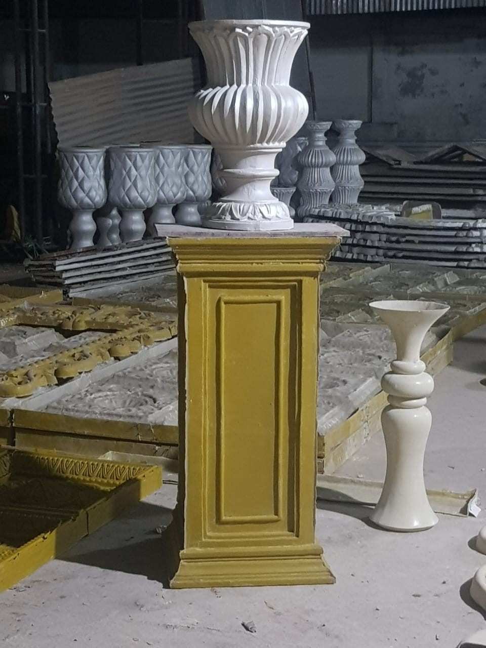 Classic Pedestal Urn Stand