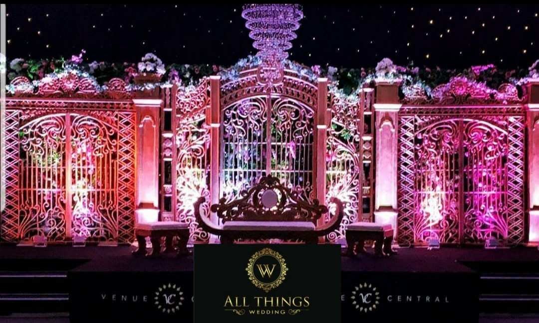 Grand Theatrical Red Gate Ceremony Stage Installation