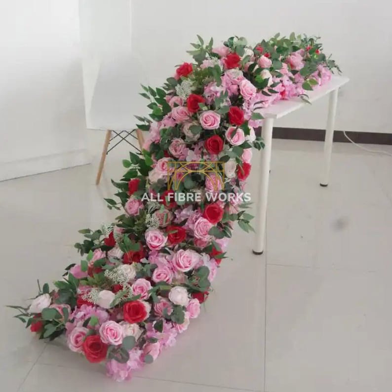 Pink & Red Garden-Style Table Cascade