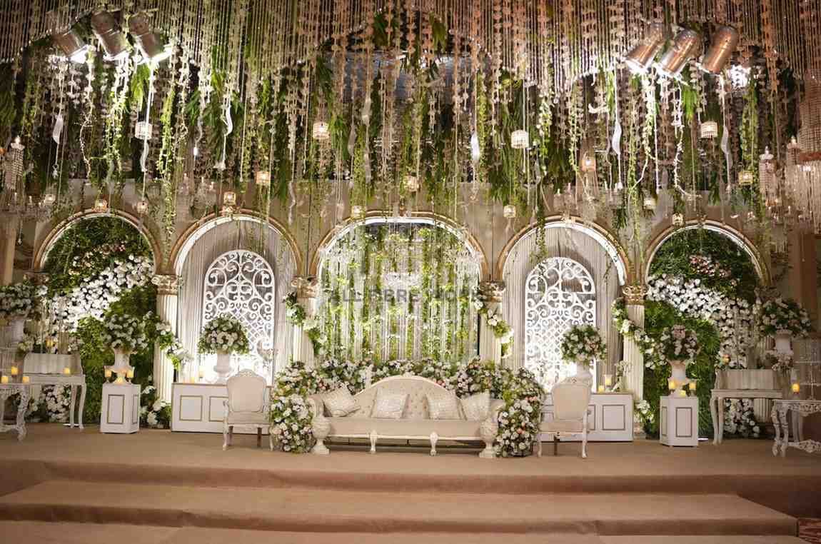 Enchanted Vine Royal Stage
