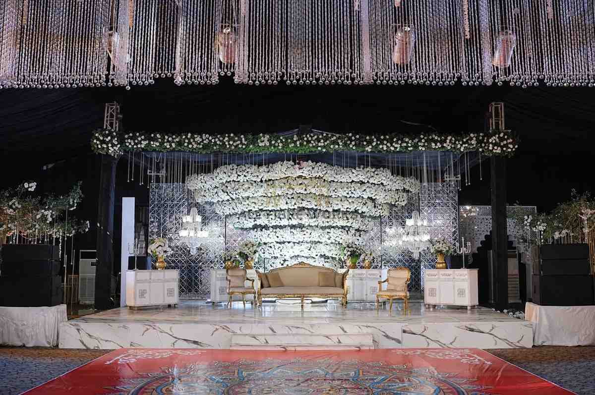 Diamond Bloom Royal Stage